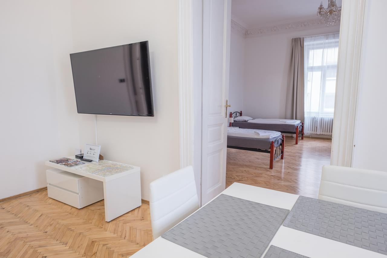 Apartments Resslova By The Dancing House Praag Buitenkant foto